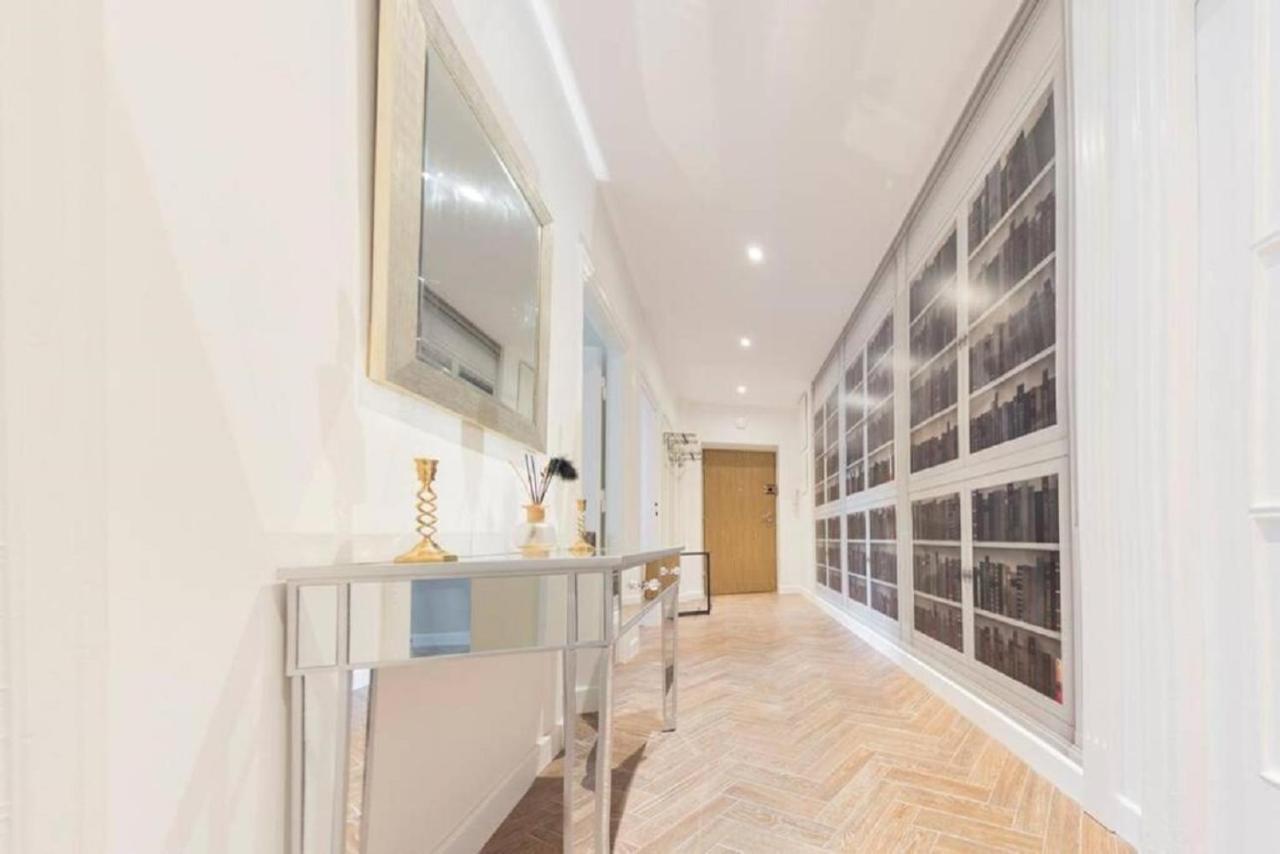 Super Luxury And Cozy- Golden Apartments- City Center ワルシャワ エクステリア 写真